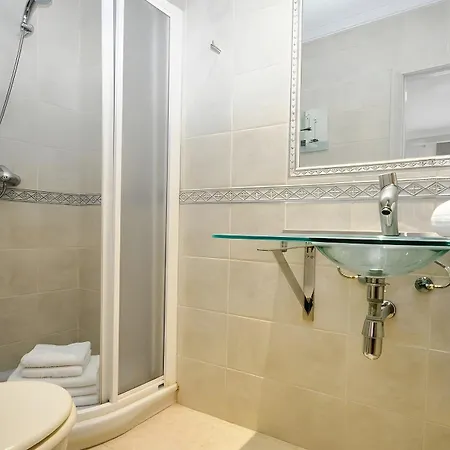 Centro De Conil Muy Amplio Solo Alquillamos Familias Parejas * Кониль-де-ла-Фронтера